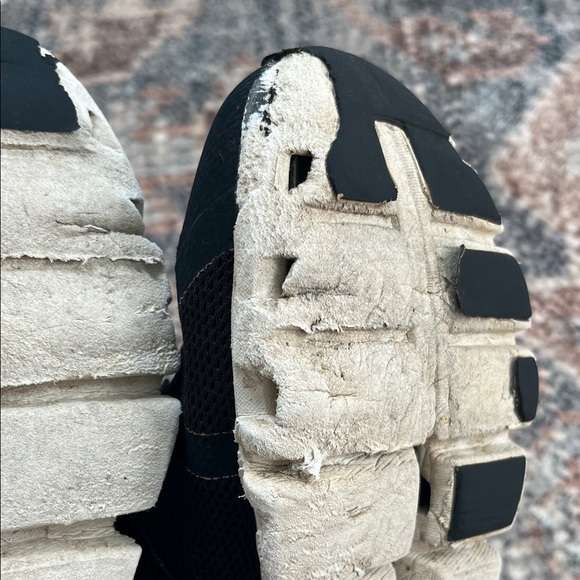 On Cloud 5 Running Womens Black and White Athletic Shoes - Picture 10 of 10